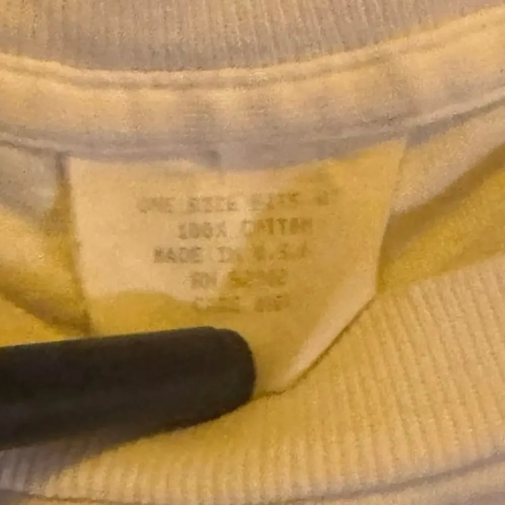 BARBARA KRUGER Liz Claiborne Stop Domestic Violence 1992 Tee, One Size P2P 23.5” - Picture 7 of 7